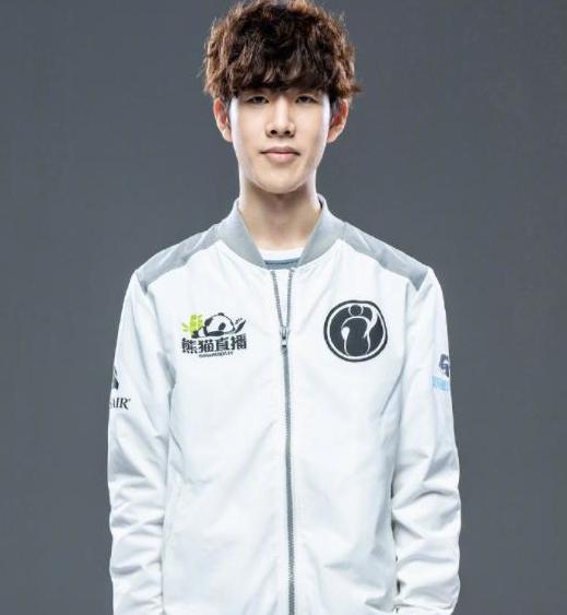 Fnatic 在 VCT 2025：EMEA 第一阶段开始前宣布教练团队变动