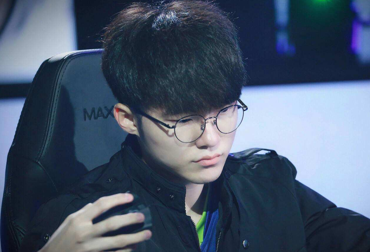 Mauisnake ：zont1x在赛前采访的情绪就让人觉得Spirit会输